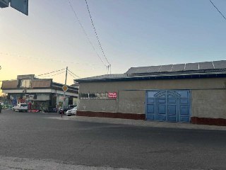 Car Service Rent. Premises for rent for a service or other business.