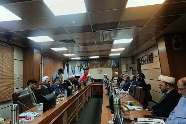 پایگاه خبری حاجت: محورهای اصلی اقدامات دستگاهها در حوزه تدبر در قرآن تعیین شد🔹️جمعی از صاحبنظران و فعالان حوزه تدبر در قرآن در ششمین جل