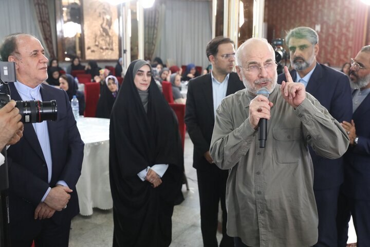 قیمت لحظه ای دلار طلا خودرو: 💲قالیباف: در بعد نظامی و سیاسی جنگ به معنای واقعی پیروز شدیممردم حق دارند که از این پیروزی افتخارآمیز لذت ببرند.معتقدم ک