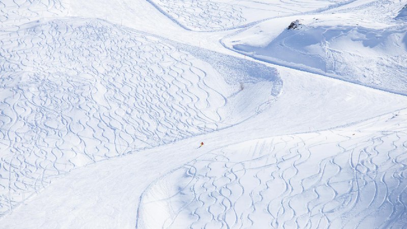 Skier at Bernina Pass, Graubünden, Switzerland (© Francesco Bergamaschi/Getty Images)January 08, 2024 at 07:00AM