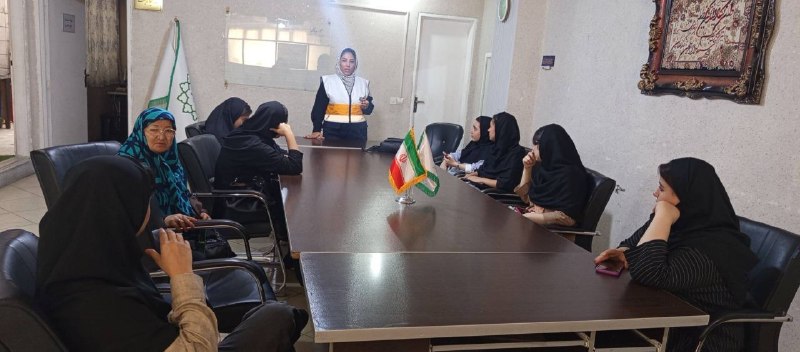 خشتِ١٧: ✅ توسط ستاد مدیریت بحران منطقه۱۷ انجام شد🔹کارشناسان ستاد مدیریت بحران و پدافند غیرعامل منطقه با همکاری مسئولان خانههای