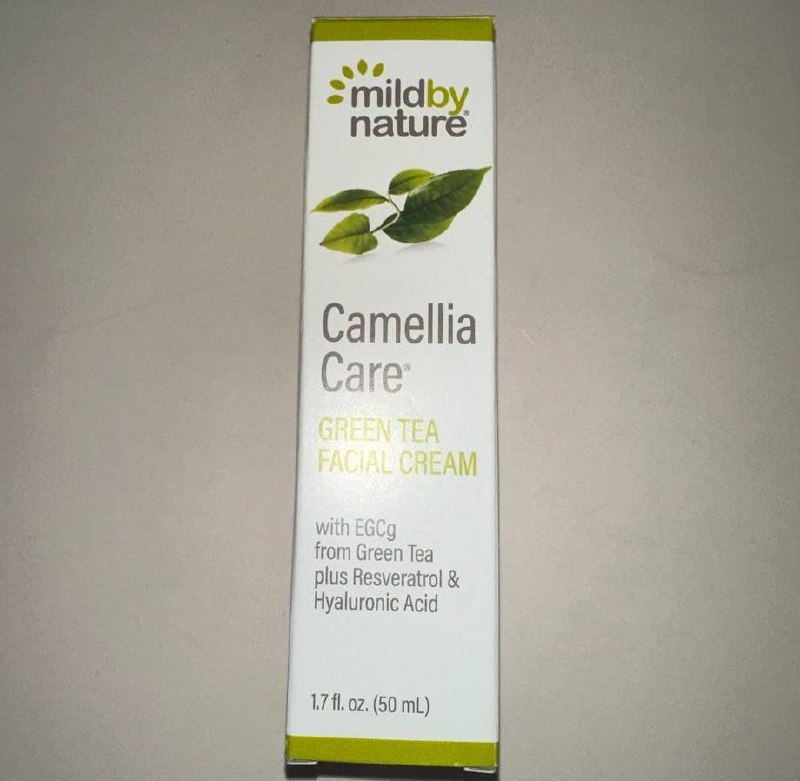 Крем для лица, содержит EGCg из зеленого чая, а также ресвератрол и гиалуроновую кислоту — фото 1