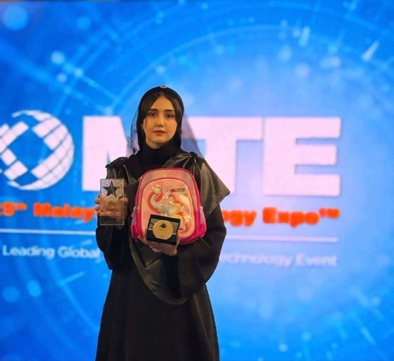 🔺Sharf's elite and inventor, Mrs. Leila Keshwartz appeared at the 25th Science and Technology Competition for Youth and Youth in Asia in Malaysia with a symbolic satchel in memory of the children of Minab.