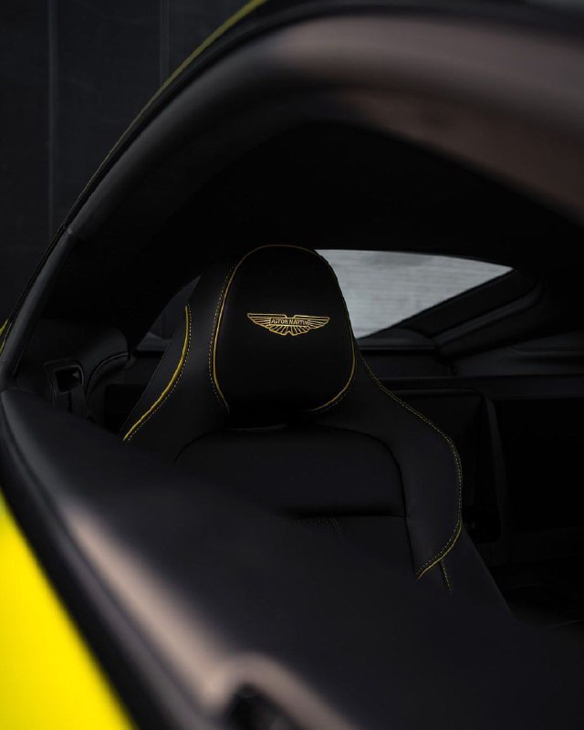 Aston Martin Vantage 7