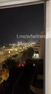 ️🇺🇸🇮🇷 צילומים מבנדר עבאס מציגים פיצוצים מרובים בעקבות שביתות ארה"ב.