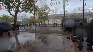 Expanding the scope of the conflicts in France Hundreds of people were injured after the French police attacked protesters in Paris and other cities. The number of people arrested since the beginning of the student protest in France reached about 7 thousand people.