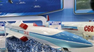 路透：伊朗接近与中国达成超音速反舰导弹采购协议路透社2月24日援引多名知情人士报道，伊朗正接近与中国达成采购超音速反舰巡航导弹的协议。就在美国在伊朗近海集结大规模海军力量、为可能的军事行动作准备之际，这项潜在军售交易令地区局势更趋敏感。👉 继续浏览后续：https://rfi.my/CTPi.g