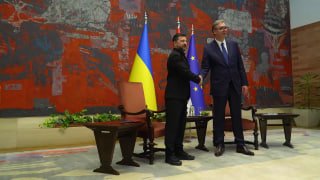 США будут ежемесячно поставлять Украине ракеты для Patriot, но их недостаточно — ЗеленскийУкраина договорилась с США о ежемесячных поставках ракет-перехватчиков для систем Patriot, сообщил Владимир Зеленский на совместной пресс-конференции с президентом Се