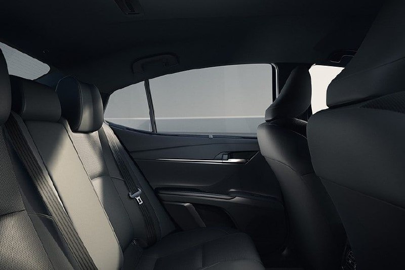 В Европе начались продажи новой Тoyota Camry 6