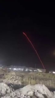 🇺🇸🇮🇷🇮🇶🚨 מערכת ההגנה האווירית C-RAM שבסיסה בקונסוליית ארה"ב בארביל עוסקת ברחפנים.