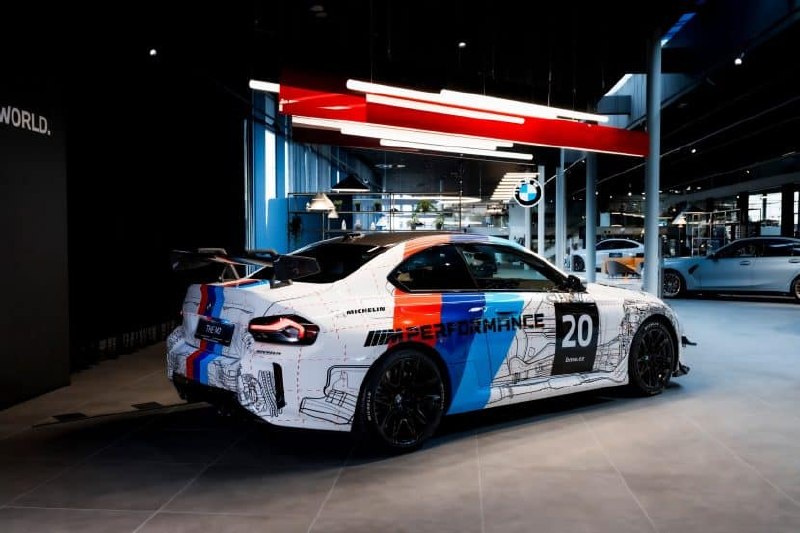 Четыре штуки на весь мир — и одна из них в Чехии. BMW собрала лимитированную сер