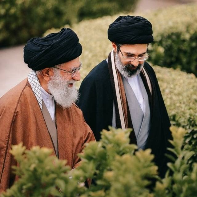 رفیق شهیدم: از ولایت فقیه غافل نشوید و بدانید من به یقین رسیدم که امام خامنهای نائب بر حق امام زمان است.#شهید_محسن_حججی