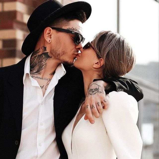 ♥🔥عاشقانه های🔥 مِّنِّوِّ نفسم🔥♥: لبخند بزن تا بگیرم از لب تو بوسه ی پر هوسِ عشق....