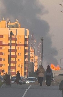 В Новом Уренгое «отражена атака беспилотника на один из промышленных объектов», «в результате падения обломков БПЛА произошло возгорание», сообщил губернатор ЯНАОПо его словам, погибших и пострадавших нет.