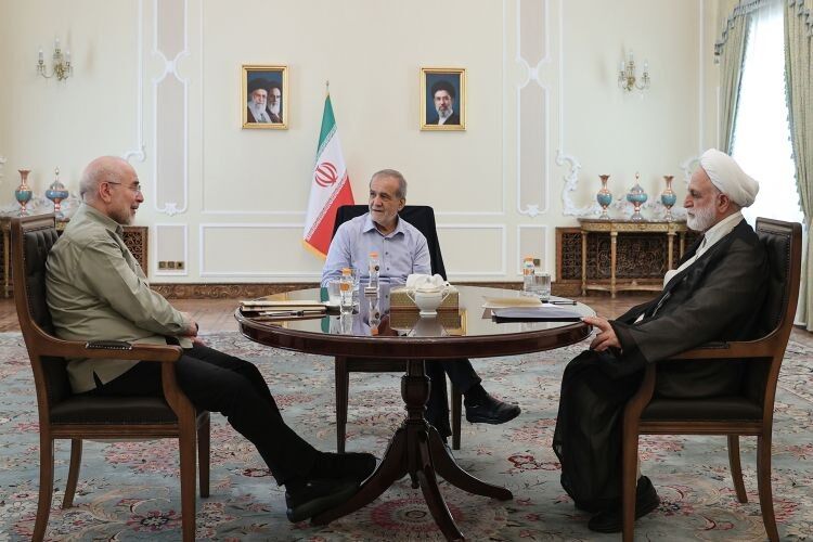 خبرگزاری بین المللی شفقنا: 🔴 نشست مشترک سران قوا برگزار شد⬅️ نشست مشترک سران قوای مجریه، مقننه و قضائیه، امروز شنبه ۳۱ مردادماه ۱۴۰۵ به میزبانی مسع