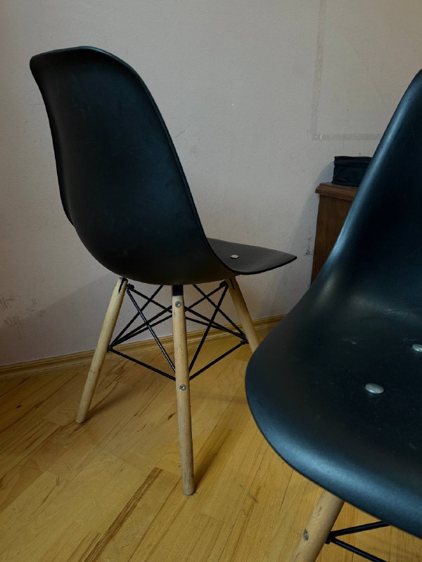 Два стула. Каждый по 35 лари. — фото 1