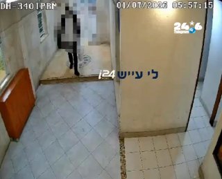 תיעוד: החשוד ברצח הרב עמוס גואטה בנתניה נכנס למקווה