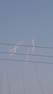 🇮🇷🇧🇭 תמונות של שיגור הטיל הבליסטי של איראן מעיר ג'אם, מחוז בושהר.