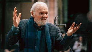 Энтони Хопкинс выпустил альбом симфонической музыки Life Is a Dream.В записи пластинки участвовал Лос-Анджелесский филармонический оркестр, рассказал лейбл Decca Classics. Пластинка включает 12 композиций, написанных актером за 60 лет. 88-летний Хопкинс на