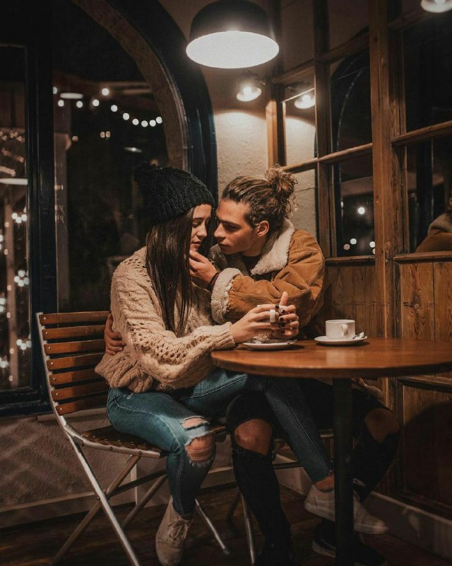 کافه دوبیتی☕: ‌ آه، من هم زنم، زنی که دلشدر هوای تو می زند پر و بالدوستت دارم ای خیال لطیفدوستت دارم ای امید محال‌#فروغ_فرخزاد‌