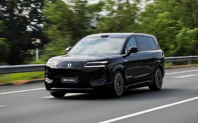 На рынок Китая вышло второе поколение Denza N8L 1