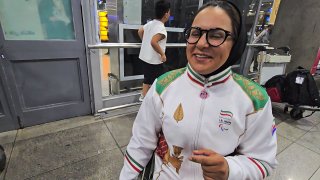 זהרה נמטי, המאמנת הראשית של נבחרת הצנחנים הלאומית, לאחר חזרה לאיראן: חווית האימון היא הרבה יותר קשה מלהיות…