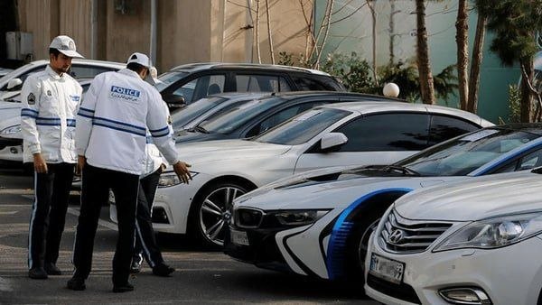 BourseNews | بورس نیوز: 📌جریمه روزانه ۲۰۰ خودرو در ۲ خیابان پایتخت🔹در دو خیابان شهید بهشتی و شهید مطهری، پلیس روزانه حدود ۲۰۰ دستگاه خودرو را به
