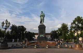 В Москве бюджетников принуждали участвовать в тестовом электронном голосовании о переносе памятника Пушкину  Сотрудников столичных институтов заставляли принять участие в сегодняшнем тестовом электронном голосовании о переносе памятника Александру Пушкину…