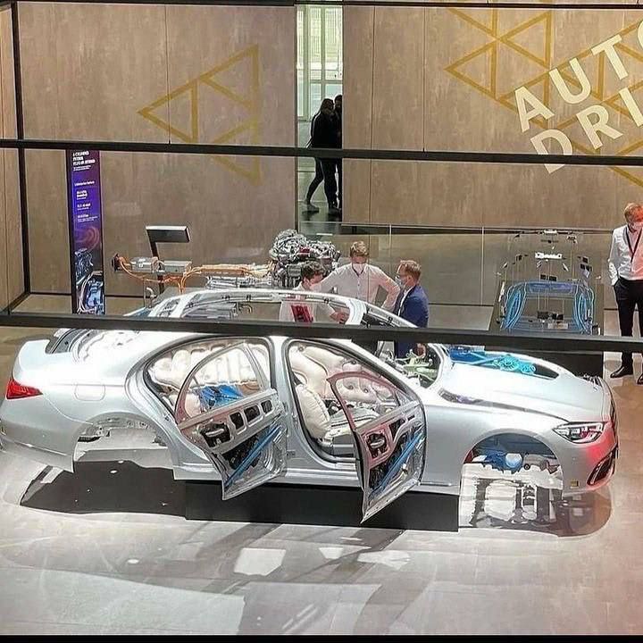 Демонстрация продуманности по части безопасности в S-Class 2