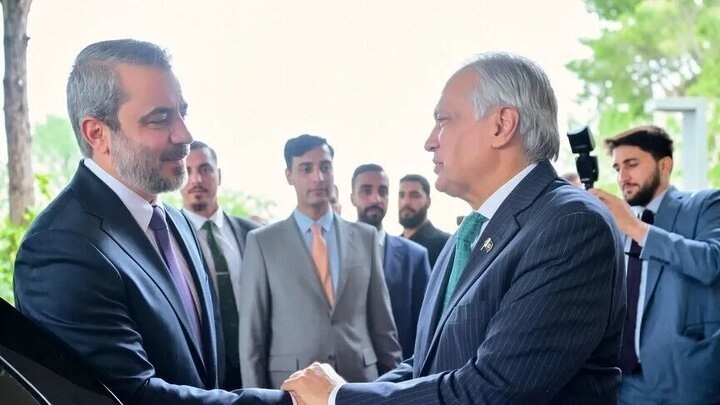 بولتن نیوز: سفر وزیر خارجه سوریه به پاکستان پس از ۱۹ سال🔹محمد اسحاق دار، معاون نخستوزیر و وزیر امور خارجه پاکستان، در اسلامآباد با