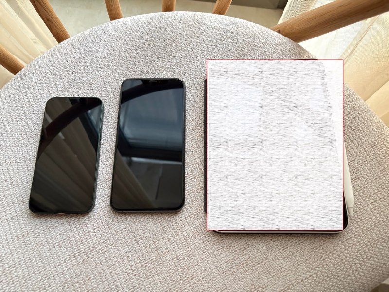 iPhone 13 mini и iPhone XS Max