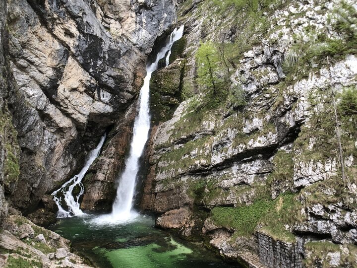 【斯洛維尼亞】波茵湖Lake Bohinj｜觀光船遊湖區。Savica Waterfall一日瀑布輕旅行