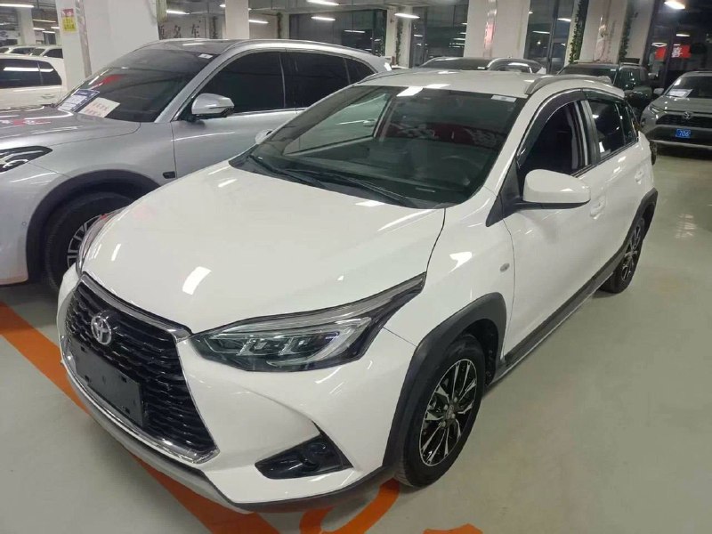 Toyota Yaris 2022 фото 2