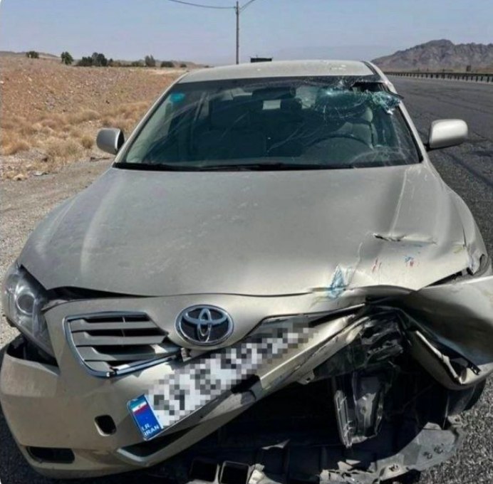 پوستین سیاست: تصویر منتشر شده از خودروی علیرضا افتخاری بعد از تصادف در جادهی اصفهان 🔹در این حادثه سر این خواننده به شیشه جلو اتومبیل