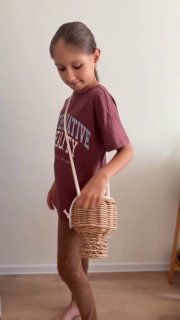 Наша маленькая модница На днях показывала вам эту сумочку-мороженое, но недоделанную. Вчера всё же ручку прицепила и закрепила тканевый хлопковый ч... - изображение 6 - вынимает, наша, маленькая