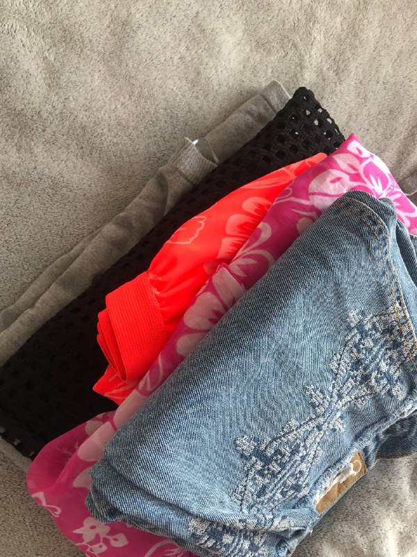 Продам вещи 5 шт. (джинсы, плате, туника, юбка и кофта) размер 42/44 (s/m) за все 60 лари или по от — фото 1