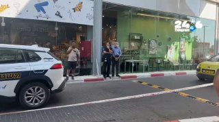 🇮🇱 אישה נהרגה מפגיעת רכב במתחם הקניות בחדרה. המשטרה חוקרת את נסיבות התאונה שהתרחשה במתחם הקניות בעיר חדרה…