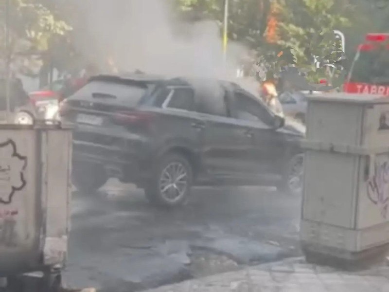 تبریز بیدار [اخبار تبریز]: 🚨آتش سوزی خودرو در فلکه مخابرات ولیعصر صدمات جانی به همراه نداشت🔸دیروز سه‌شنبه یک دستگاه خودرو در فلکه مخابرات ولیعصر تب