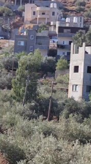 כוח רגלי מצה"ל מסתער על העיירה בית פוריק, מזרחית לשכם.