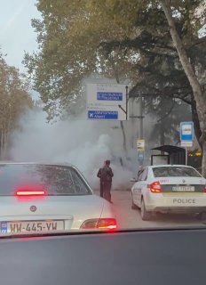 המיניבוס עלה באש בטביליסי. האירוע התרחש באזור רחוב גורגאסלי. למרבה המזל איש לא נפגע.