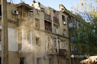 В Днепре шесть человек погибли и 33 пострадали в результате ночных ударов, еще трое пострадали в области, сообщают местные власти.