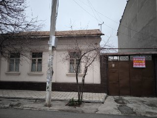 Продажа дома. На участке два дома 2-х и 4-х комнатные