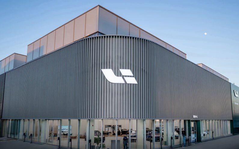 Lixiang закрывает около 100 автосалонов в Китае

К...