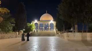 المسجد الأقصى يستقبل المصلين في فجر الخميس