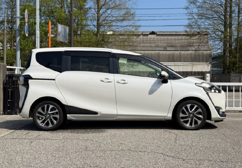 Toyota Sienta 2017 фото 2