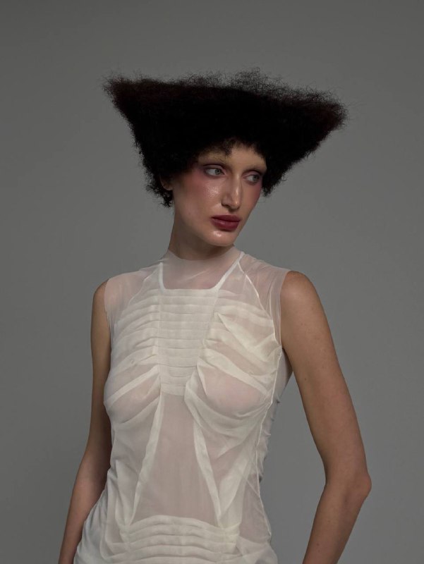 Часто, кстати, возникают вопросы к ‘носибельности’ форм, с которыми работаем на съемках, в реальной жизни. Каждый раз вспоминаю легенду 😏Часто, кстати, возникают вопросы к ‘носибельности’ форм, с которыми работаем на съемках, в реальной жизни. Каждый раз вспоминаю легенду 😏