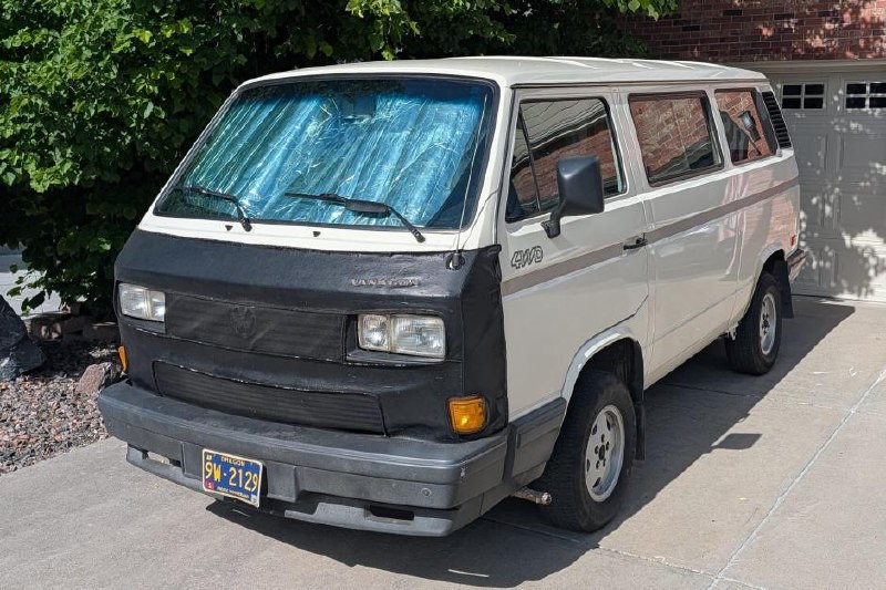 Volkswagen Vanagon — настоящая легенда среди вэнов! 🚗💨Мы разобрались в деталях