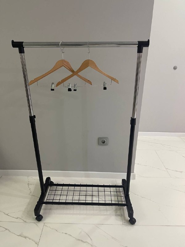 Стойка для одежды на колесиках