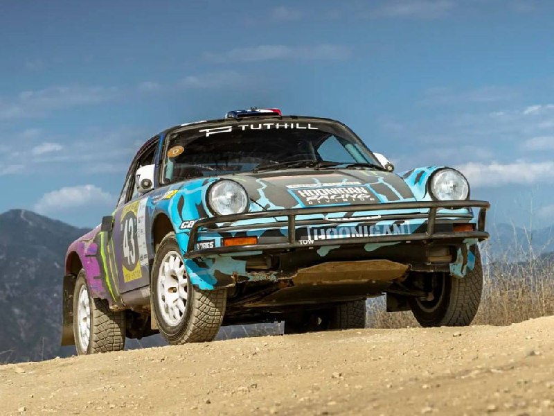 На аукционе в США появится раллийный Porsche 911 S...