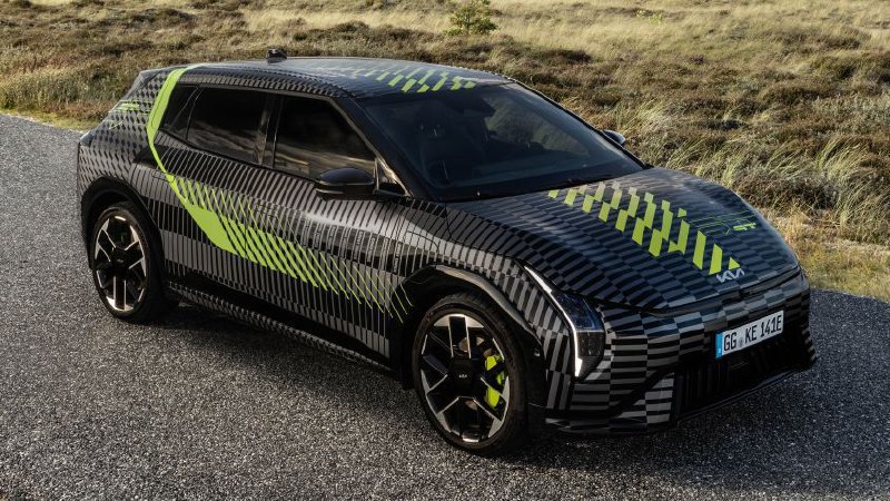 Новый Kia EV4 GT готовится к противостоянию с VW Golf R.